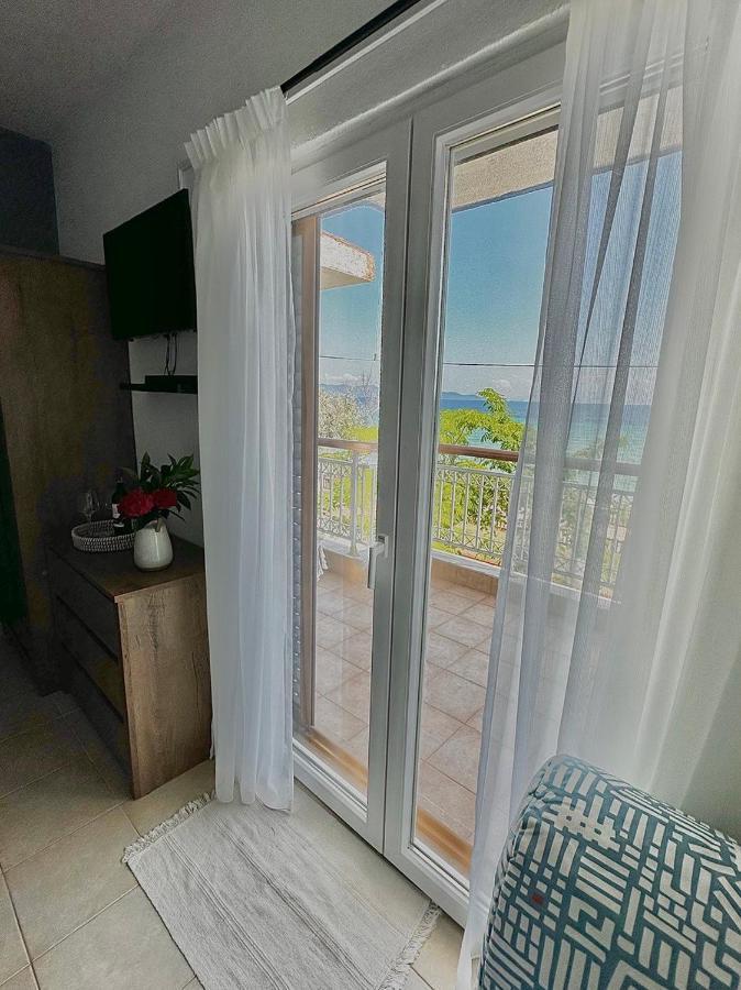 La Scala Family Apartments Nea Roda Exterior photo
