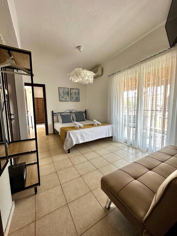 La Scala Family Apartments Nea Roda Exterior photo