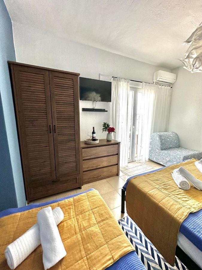 La Scala Family Apartments Nea Roda Exterior photo