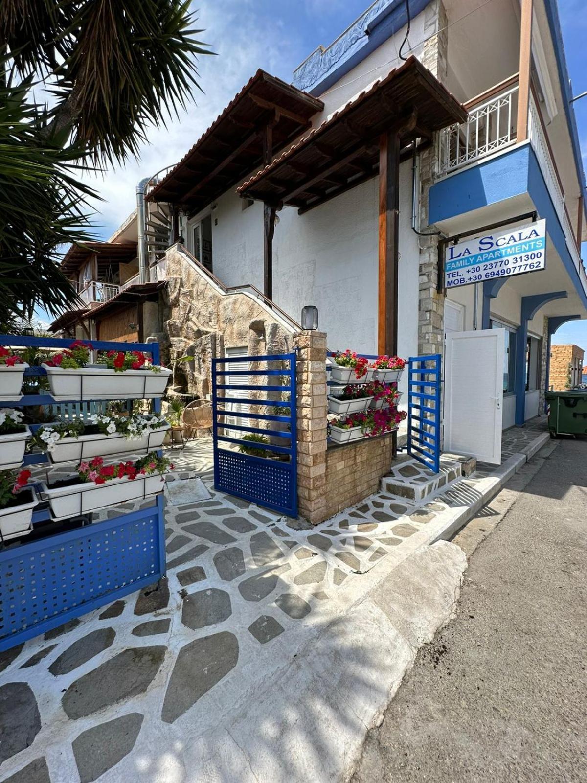 La Scala Family Apartments Nea Roda Exterior photo